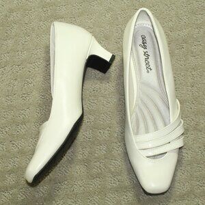 NWOT Easy Street Women's Size 5.5 White 1.75" Block Heel